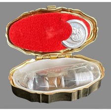 Vintage MINI SEWING KIT in a Pill Box Hinged Lid