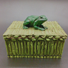 Vintage Dezine Frog sitting on a Bamboo Resin Trinket Box Hand Painted picture