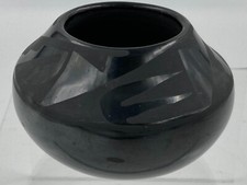 Small pot by Maria Martinez picture