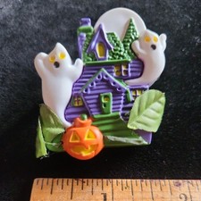RARE VINTAGE 1995 AVON SPOOKY HALLOWEEN GHOST HAUNTED HOUSE LIGHT UP PIN picture