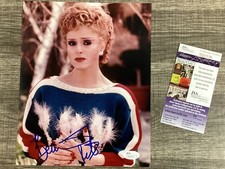 (SSG) Rare BERNADETTE PETERS Signed 8X10 Color Photo 