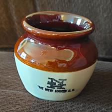 New Haven Railroad NH Logo Brown & White BEAN pot picture