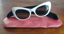 Vtg ROSS Transistorized Radio RE-103 White Cat Eye Sunglasses Retro 1960s 70s picture
