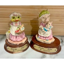 Vintage 1989 Little Nook Village Figurines - Heather Trotter and Felicity Frog picture