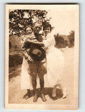 Photo Soldier Uniform Campaign Hat Women Embracing Outside WW I Antique 1910s picture