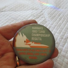 VINTAGE ORIGINAL HARRAH'S 1963 TAHOE CHAMPIONSHIP REGATTA BOAT RACES PINBACK picture