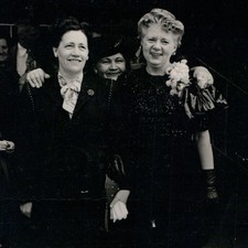 c1940s Chicago, IL Photo by Robert Women Floral Corsage 7