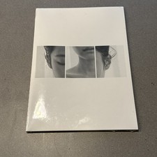 JENNIE Blackpink Mini Photo Book Exhibition J2NNI5 EXCLUSIVE IN HAND FAST SHIP picture