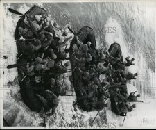 1955 Press Photo rubber boats are loaded with combat-ready Marines on maneuvers picture