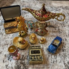 Vintage-style gold jewelry trinket pill box 