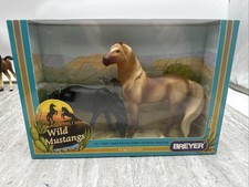 Breyer Wild Mustangs - 750302 Smutty Palomino Stallion and Smokey Black Foal picture