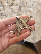 4 Vtg 1920s - 1930s UNITED MOTORS SERVICE Automobile Keys Matching Set Car picture