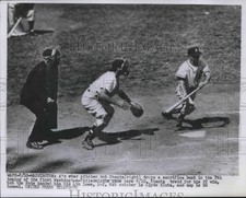 1952 Press Photo As Bob Shantz vs Nationals Clyde Klutz, ump Ed Rommell picture