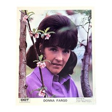 Donna Fargo Autograph Signed 8x10 Vintage Photo “Funny Face” Country Singer picture