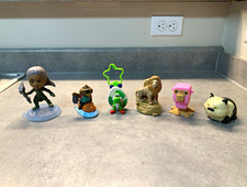 Yoshi Super Mario Keychain & 6-Pack Mini Plastic Multicolor Animal Figures picture