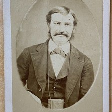1870s CDV Carte-de-Viste Photo Rare Smiling Happy Gentleman & Bible picture
