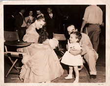 HOLLYWOOD JUDY GARLAND + DIRECTOR MINELLI IN SET PORTRAIT 1940s ORIG PHOTO MA77 picture