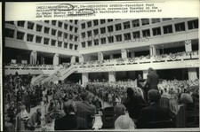 1975 Press Photo President Ford delivers speech at FBI Building in Washington picture