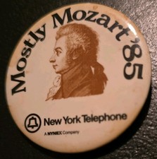 Vintage 1985 Mostly Mozart Musician Composer Pinback Pin NYC Telephone RARE 🔥  picture