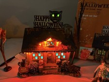 Department 56 Snow Village Halloween The Black Cat Flat House 2018 Boxed *READ* picture