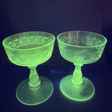 1920s Fostoria Clear Needle Etched Cloverleaf Glasses Cups Set 2 Manganese 365nm picture