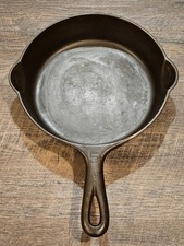Vintage Griswold Cast Iron Skillet (No. 5, M/N 724) Made in Erie, PA. Small Logo picture
