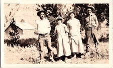 Antique 1910s-1920s Snapshot Photo 4 People Outdoor Rural Barn Sepia Tone picture