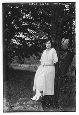 Photo:Galli-Curci Portrait by Tree c1920s picture