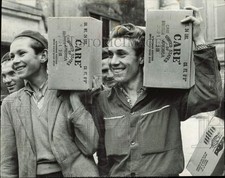 1961 Press Photo Hungarian Freedom fighters carry 