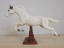 Breyer Traditional Model Horse SACRED INDIAN #723 Jumping w/ Base VTG 1998-1999 picture