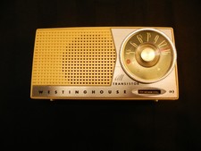 WESTINGHOUSE Mod. H-612P5, Five Transistor Radio. Yellow Cabinet. WORKING. picture