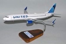 United Airlines Boeing 737-900 New Livery Desk Display Model 1/100 SC Airplane picture