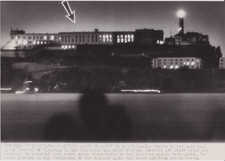 1946 Press Photo Night View of Patrol Boats outside Battle of Alcatraz Prison picture