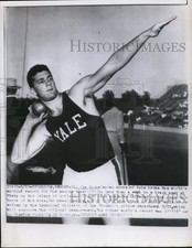 1950 Press Photo Jim Fuchs of Yale shot puts at at Stockholm Sweden meet picture