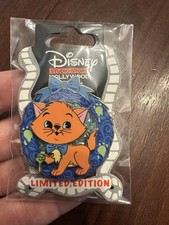 Disney DSF DSSH The Aristocats Toulouse Holiday Cat Wreath LE 400 Pin picture