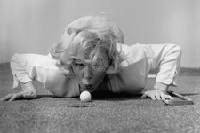 Singer Kathy Kirby blows golf ball closer the hole on the Old Lin 1964 Photo picture