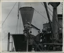 1958 Press Photo re-entry nose-cone of the Jupiter IRBM recovered, on board ship picture