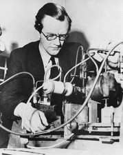 Professor Maurice Wilkins at work in his lab 1969 OLD PHOTO picture