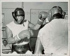 1970 Press Photo Jimmy Ellis with sparring partner Rufus Brassell in Miami picture