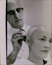 GA62 Orig William Woodfield Photo SPECIAL EFFECTS MAKEUP Artist Applies Bald Cap picture