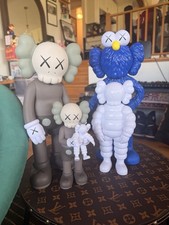 MEDICOM TOY Companion Kaws Family picture