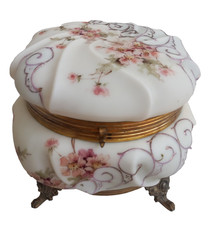 Huge and Beautiful Antique Wavecrest Dresser Jar 8