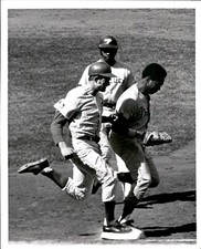 LG35 1969 Orig Photo CUBS JOE DECKER OUT @ 1ST PHILLIES PITCHER GRANT JACKSON picture