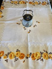 PERFECT FOR FALL LOVELY TRUE VINTAGE MCM PRINT TABLECLOTH-GOLD/ORANGE ROSES picture