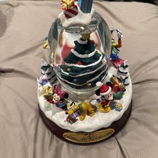 “RARE” DISNEY CELEBRATE THE SEASON HOLIDAY CHRISTMAS SNOWGLOBE  review pics pls picture