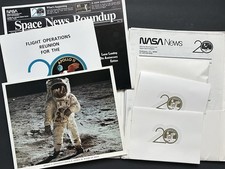 1989 NASA Apollo 11 “20th Anniversary” Public Affairs Media Press Kit Folder Lot picture