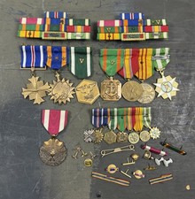 Vietnam Era US Distinguished Flying Cross Air Medal Grouping Ribbons Miniatures picture