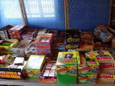 COLOSSAL VINTAGE SPORTSCARDS COLLECTION WITH OLD UNOPENED PACKS FREE MANTLE picture