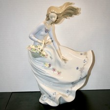 Lladro Petals On The Wind Figurine 12