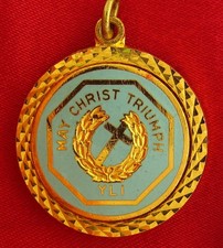 Vintage MAY CHRIST TRIUMPH Medal YLI Grand Institute Burlingame CA 1977 Pendant picture